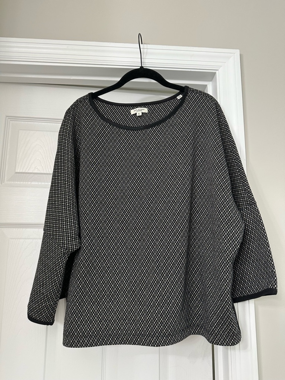 Max Studio Black and White Diamond-Pattern Crewneck Sweater